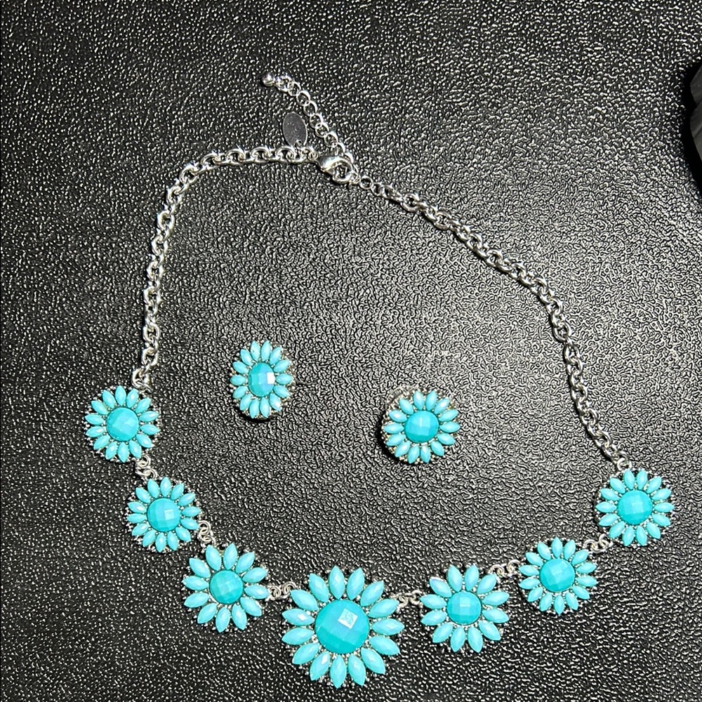 Blue and Silver Flower Pendant Necklace